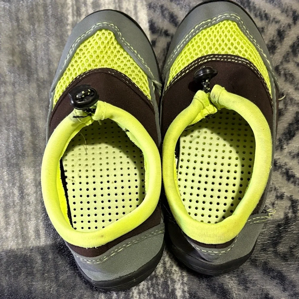 🦋Kids' Lime and Gray Water Shoes